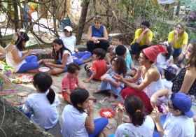 Escola de Goiânia participa de Vivência Lúdica na Vila Esperança