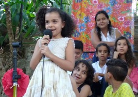 “Poesia da Vila, Vila da Poesia” no quintal da Escola Pluricultural Odé Kayodê