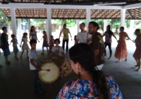 Olha a Ciranda! Bem no meio da praça, bem no meio da rua…