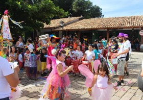 Carnaval no Mercado: “Bloco Asas” e “Bloco da Vila”