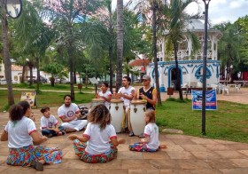 Aula de Jongo na Praça do Coreto