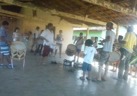 Vila, lá: Maracatu na Buenolândia.